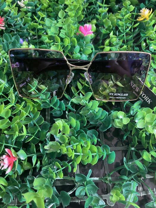 Gold frame fashion sun glasses