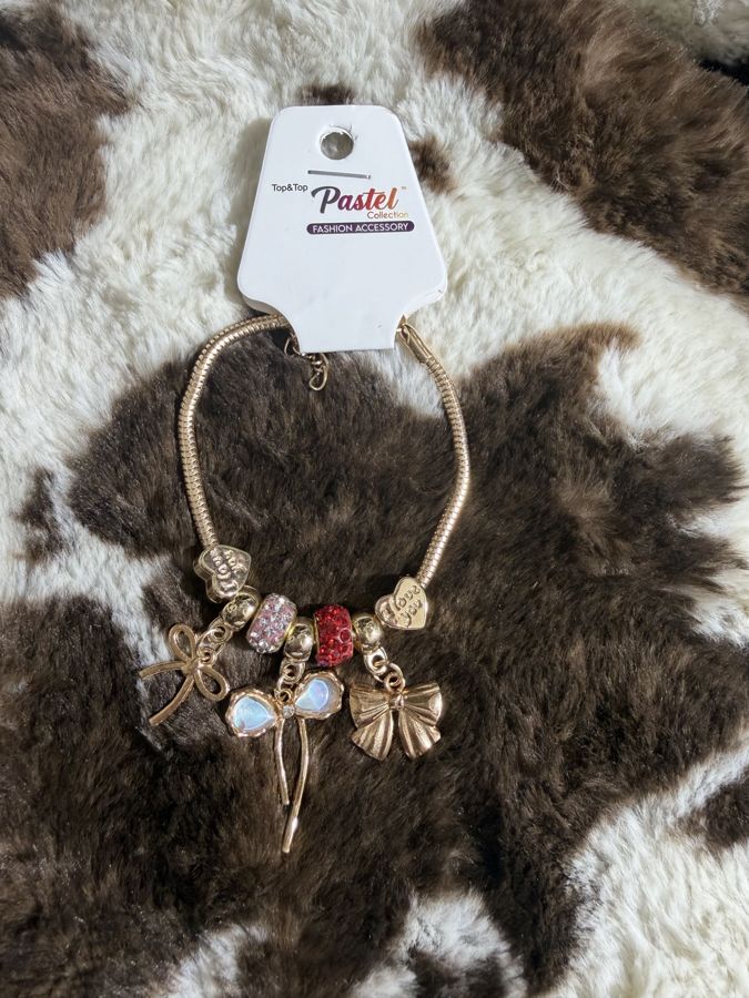 Red bow charm bracelet