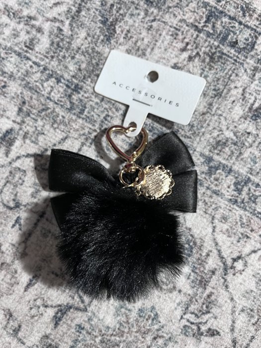 Black pom-pom bow keychain