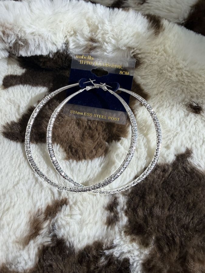 Silver diamond cut hoop earrings