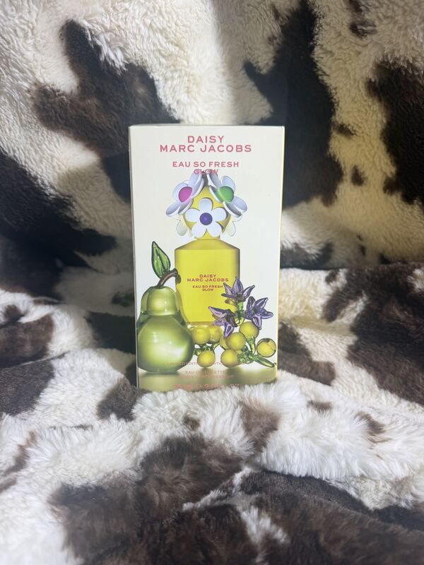 Daisy Eau So Fresh yellow