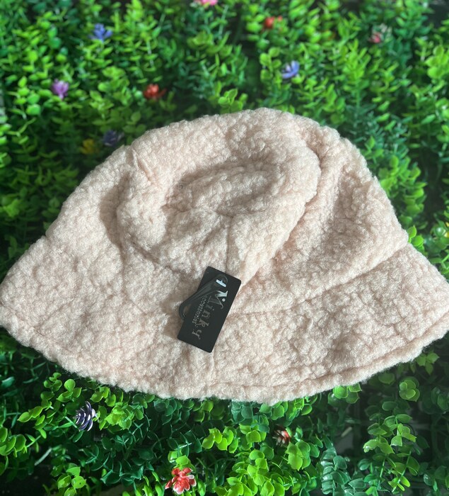 Cream fleece bucket hat
