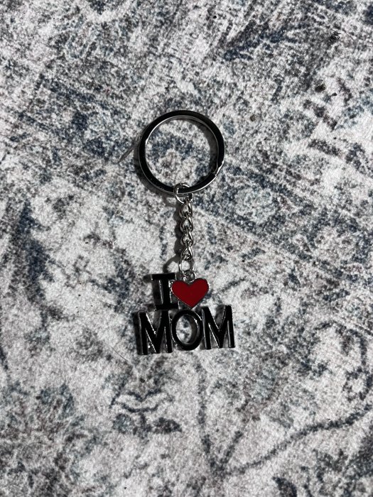 I love Mom keychain