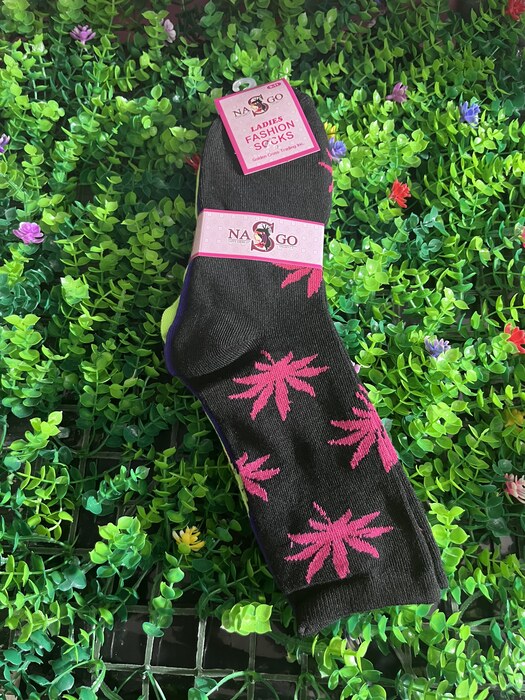 Leaf print socks