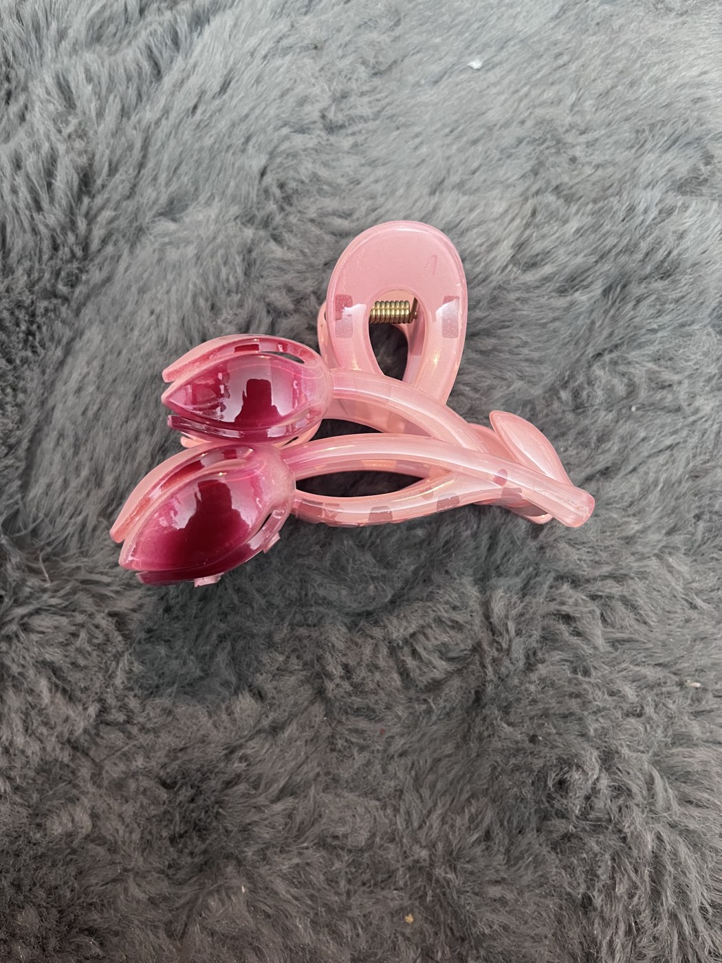 Dark pink tulip claw clip