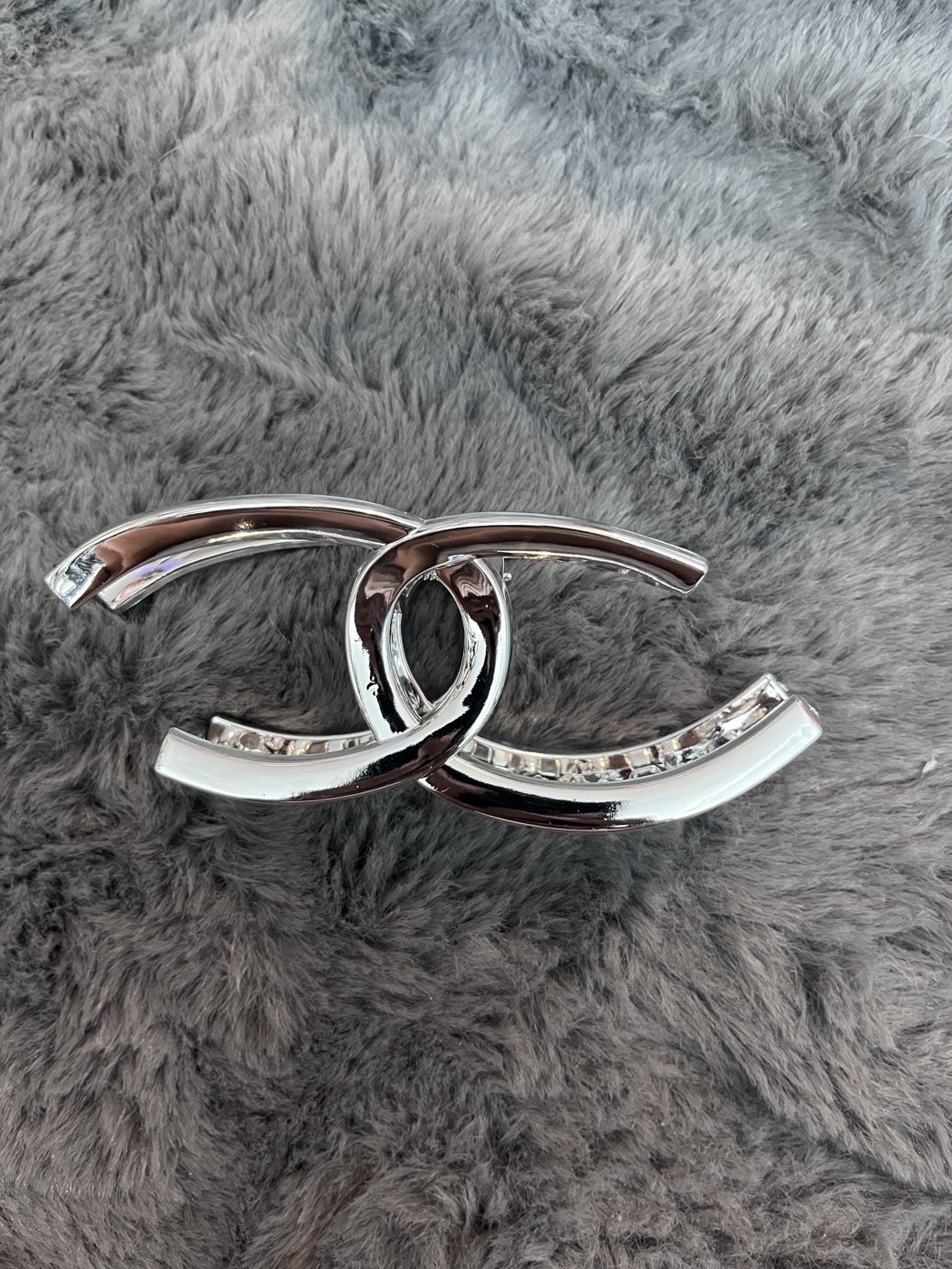 Silver interlocking charm hair clip