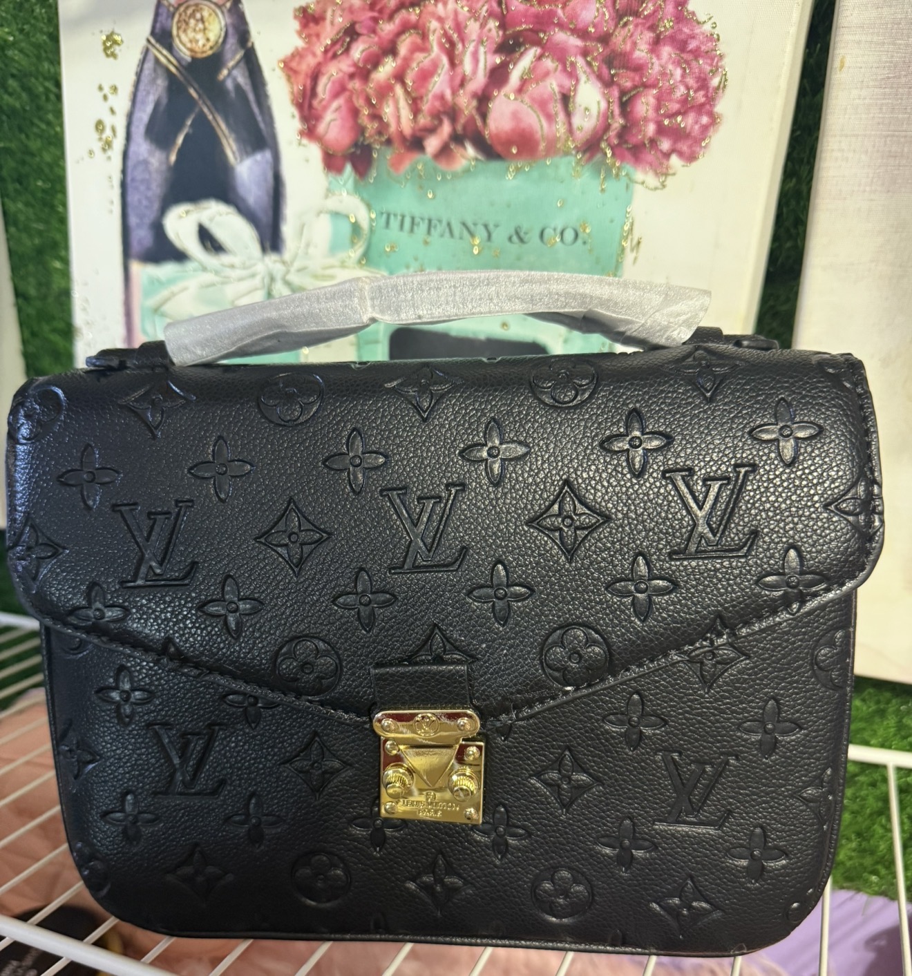 Black Lv Embossed Métis CB